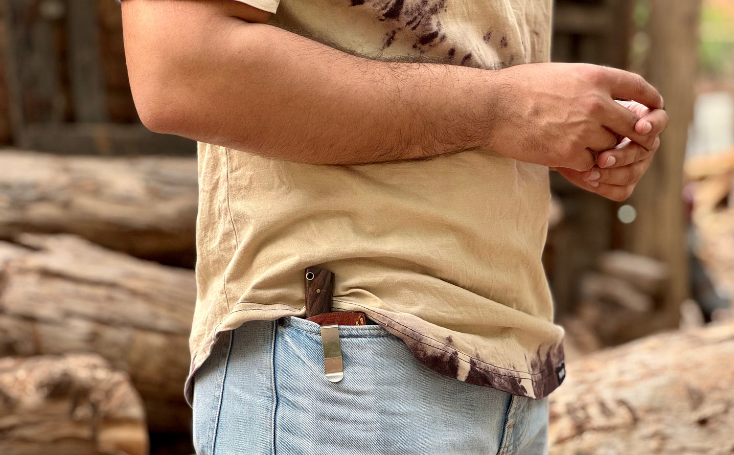 Everyday carry pocket knife clipped to jeans, perfect for outdoor use, camping, and bushcraft – rugged EDC knife with wooden handle.